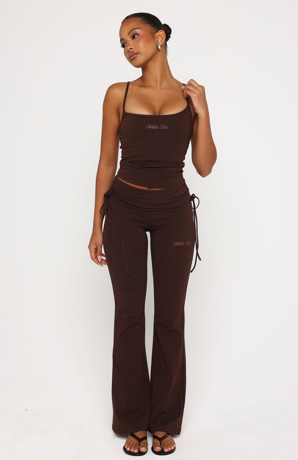 Pretty Vibes Singlet Chocolate